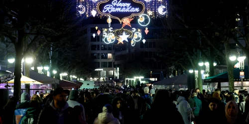 Lumini aprinse de Ramadan in Frankfurt FOTO EPA EFE jpg