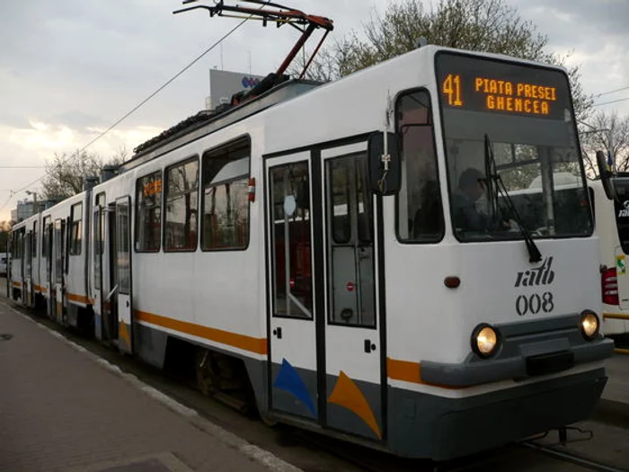 
    Un tramvai 41 a lovit un bătrân de 41 de ani  