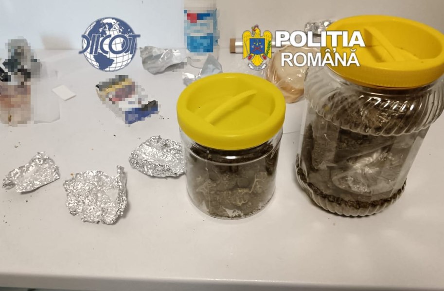 Agent de poliție penitenciară, reținut de DIICOT Tulcea pentru trafic de droguri. Ar fi vândut canabis cu 40 de lei gramul