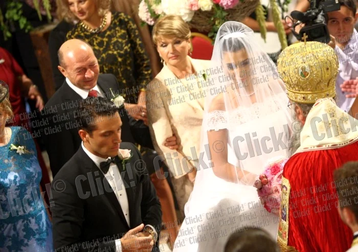 
    Elena Băsescu şi Bogdan Ionescu s-au căsătorit  