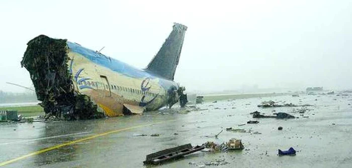 Avionul  Singapore Airlines după accidentul din 2000. FOTO imgur.com