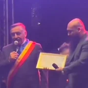FOto Dani Mocanu, diploma de excelenta png