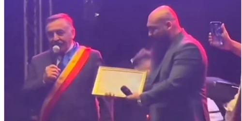 FOto Dani Mocanu, diploma de excelenta png