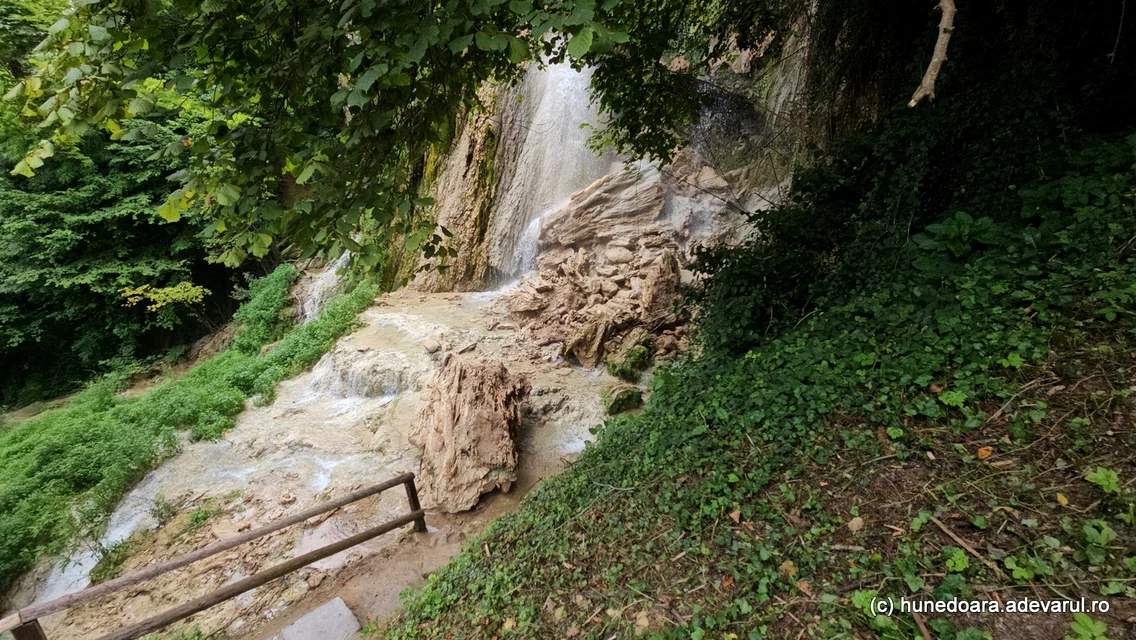 Cascada Clocota din Geoagiu Băi  Foto Daniel Guță (17) jpg