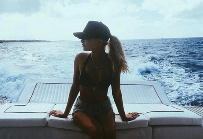 Hailey Baldwin profită din plin de vacanţele exotice cu Justin