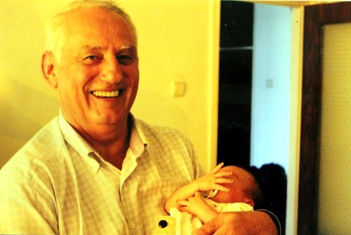 Tatăl Danei, împreună cu nepoţelul Vlad, cu puţin timp înainte de a muri. Bărbatul nu a mai apucat, din păcate, să vadă această poză