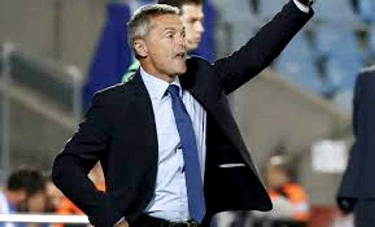 
    Fran Escriba  