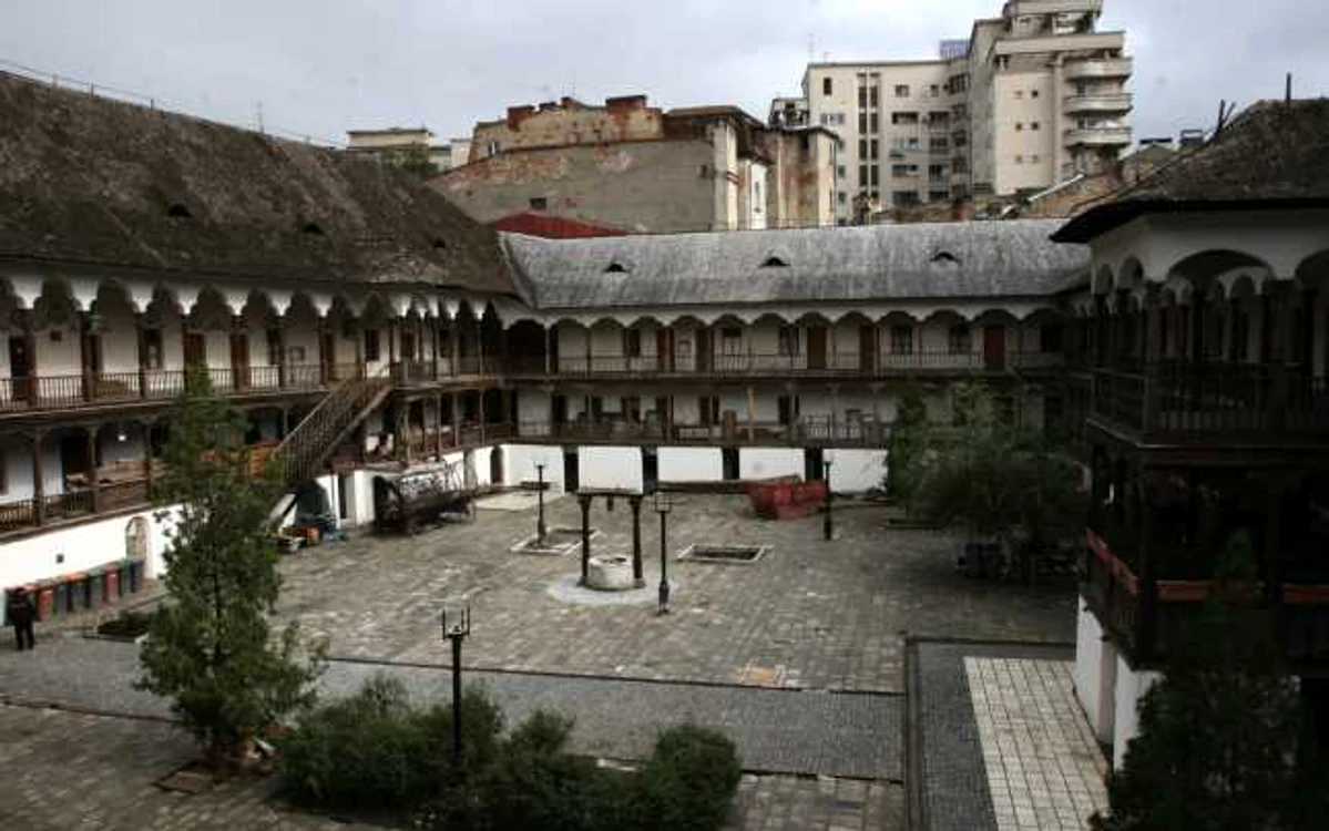 Curtea interioară a Hanului Manuc FOTO Arhivă Adevărul