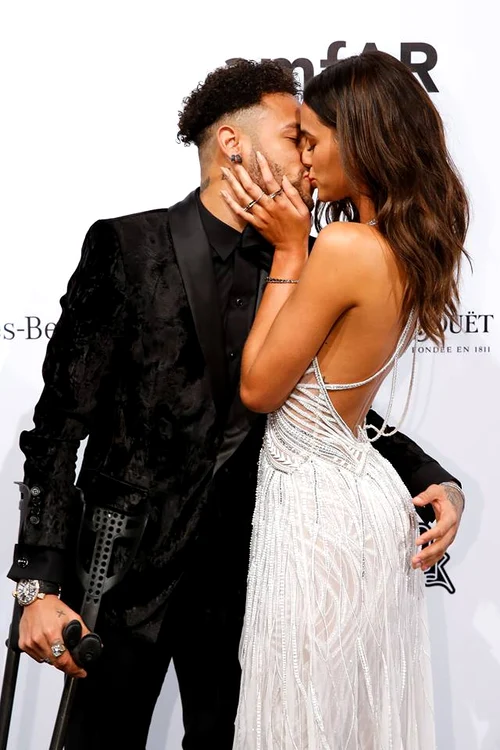 Neymar și Bruna Marquezine, sărut pasional pe covorul roșu