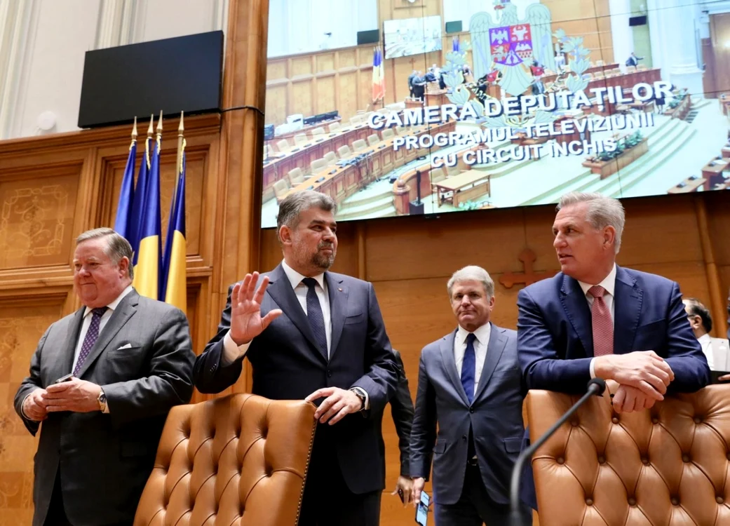 Marcel Ciolacu şi Kevin McCarthy (dreapta), liderul minorităţii republicane din Camera Reprezentanţilor FOTO Marcel Ciolacu / Facebook