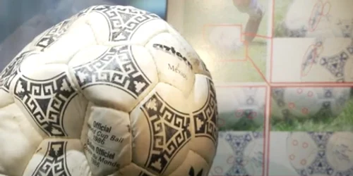 Mingea cu care Maradona a înscris împotriva Angliei FOTO: captură X askanews @askanews