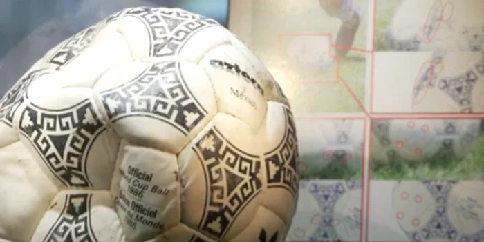 Mingea cu care Maradona a înscris împotriva Angliei FOTO: captură X askanews @askanews