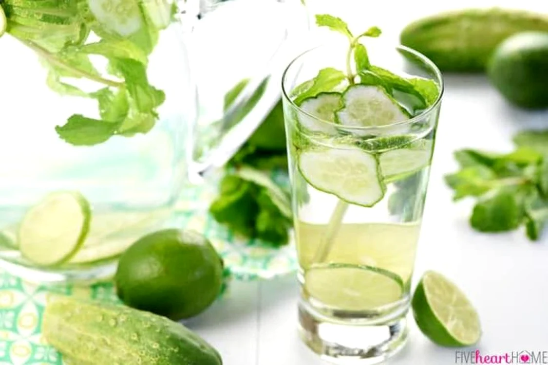 Slăbeşte şi elimină toxinele din organism cu apa de castraveţi! Cum o prepari