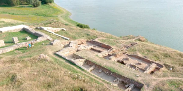 Cetatea Capidava de pe malul Dunării Sursa capodopere2019.ro Autor Dan Costea