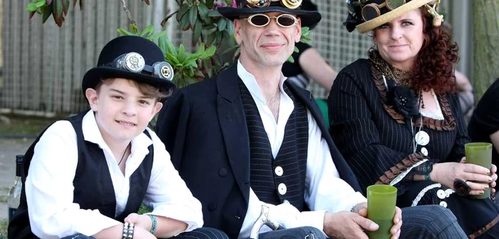 Adepţii curentului steampunk, în timpul unui festival din Leipzig. FOTO Getty Images