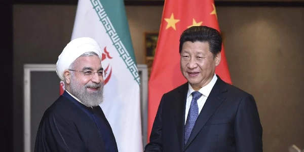 Presedintele iranian Hassan Rohani şi omologul său chinez Xi Jinping
