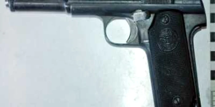 Arad: Un cetăţean german a fost prins cu un pistol cu gaze şi muniţie