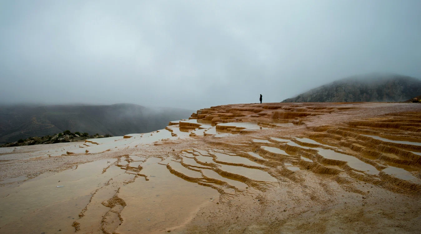 Terasele de travertin Badab-e Surt / foto: Pexels