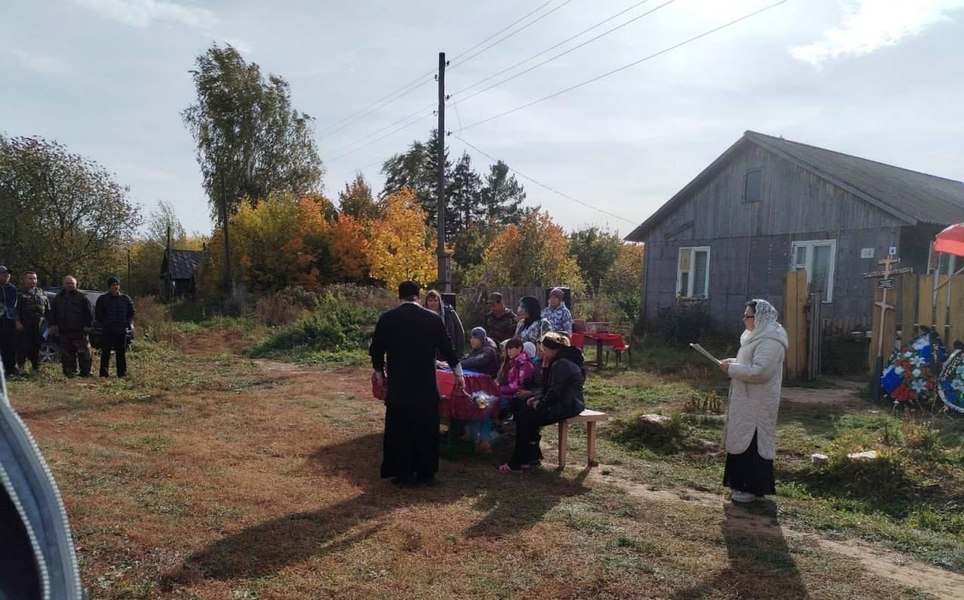„Sărăcie și mizerie”. Imaginea înmormântării unui soldat rus a provocat o discuție aprinsă pe internet