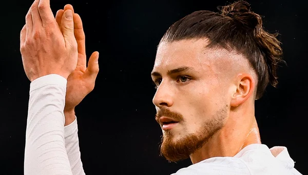 Radu Drăgișin a arătat ce știe în meciul cu Aston Villa. Foto Facebook 