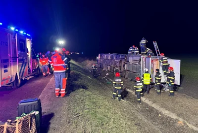 Autocar rasturnat FOTO ISU galati2 jpg