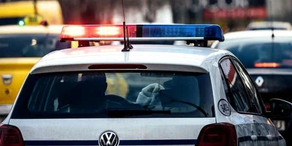 Femeie baricadată în casă cu fiul ei de şase ani