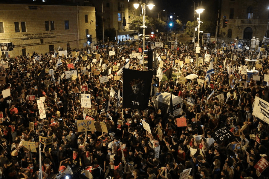 Poliția folosește tunuri cu apă pentru a-i dispersa pe protestatarii din Tel Aviv