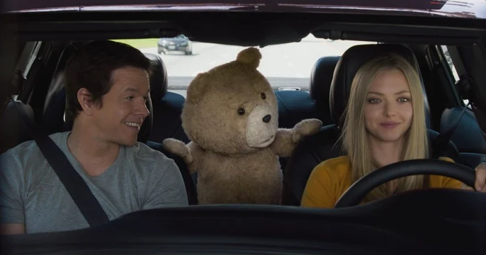 Actorii Mark Wahlberg şi Amanda Seyfried, într-o scenă din comedia „Ted 2“ FOTO Universal Pictures Switzerland