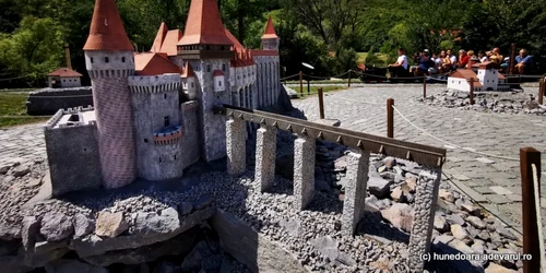 parcul tematic mini transilvania foto daniel guta adevarul
