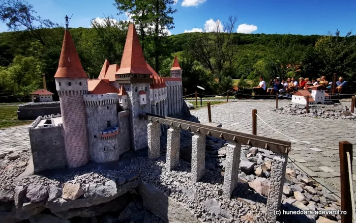 parcul tematic mini transilvania foto daniel guta adevarul