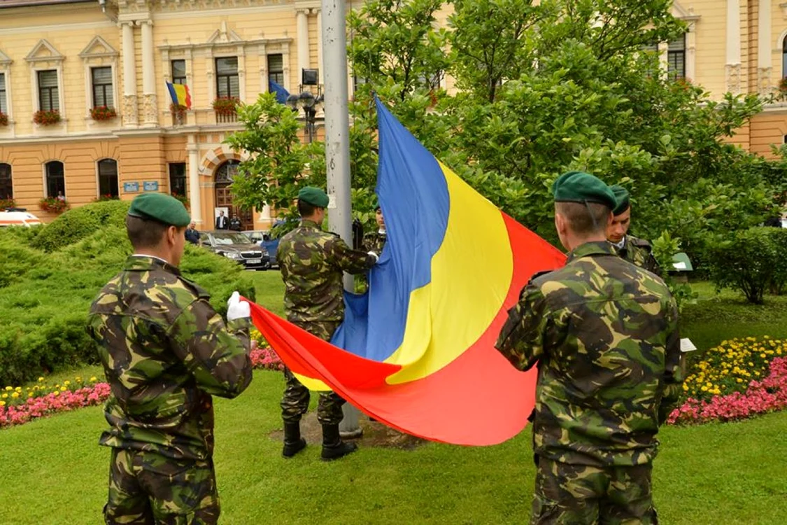 Silviu Tabac a declarat că drapelul Republicii Moldova continuă tradiţia drapelelor sovietice, având proporţia 1:2 şi că, din păcate, nimeni nu s-a gândit să-l modifice până acum FOTO: Arhiva Adevărul