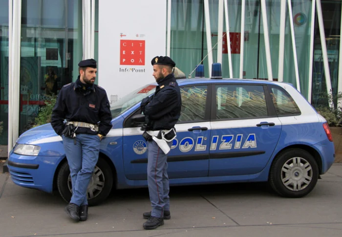 Membrii echipajului de poliție chemat de victimă au rămas uimiți de violența atacului femeiiFoto: captură stirileprotv.ro