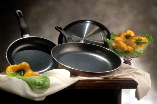 6786663 set of frying pans with pepper decoration jpeg