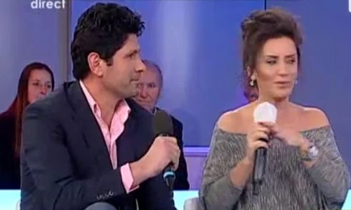 Mara Bănică a pus un şerveţel pe microfon (captură Antena 1) jpeg