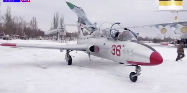 Avion al separatistilor prorusi din Lugansk FOTO Business Insider