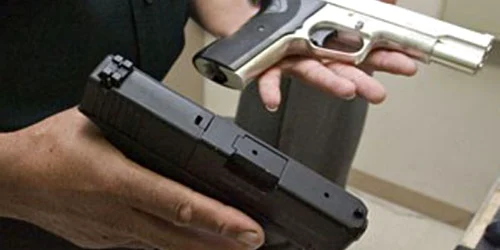 Multe persoane au fost arestate şi mai multe arme confiscate