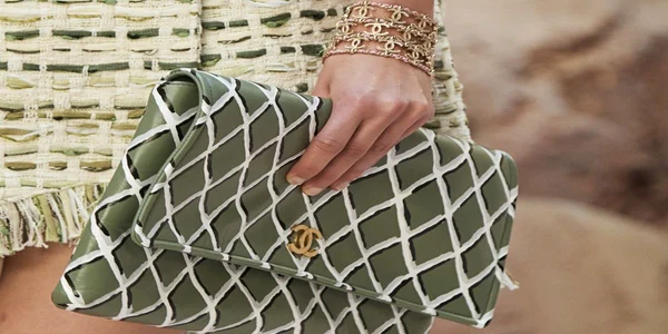 Chanel ne propune genţi în culori vii  jpeg