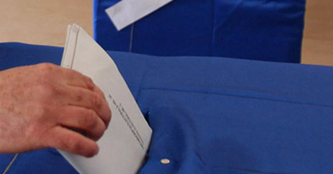 Birourile electorale vor începe să funcţioneze miercuri