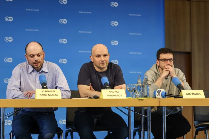 Cei trei activiști și opozanți ruși, la o conferință de presă la Berlin FOTO EPA-EFE