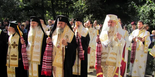 Înmormântarea mitropolitului Nicolae Corneanu FOTO Ştefan Both