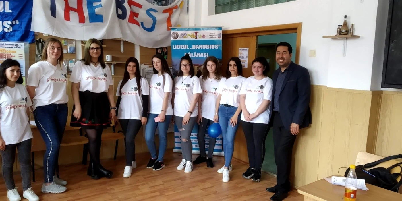 Prof.Dumitrel Toma predă discipline socio-umane la Liceuş Danubius din Călăraşi FOTO Arh.pers.prof.D.T.