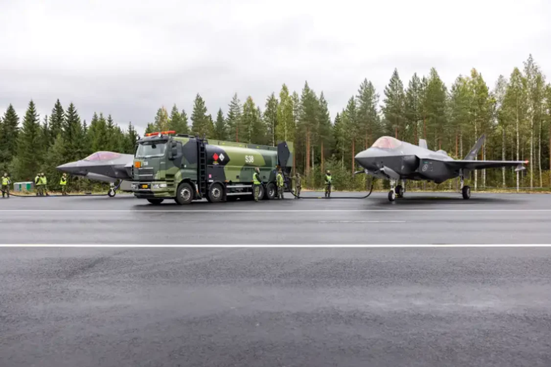 „Realimentare la cald” între două F-35A norvegiene FOTO: Norwegian Armed Forces/Martin Mellquist