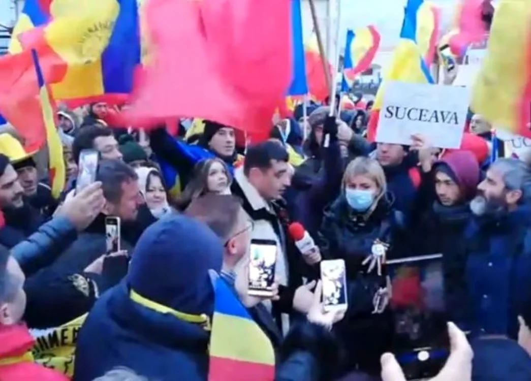 Jurnalista TV în timpul unui interviu cu George Simion. Foto: captură video