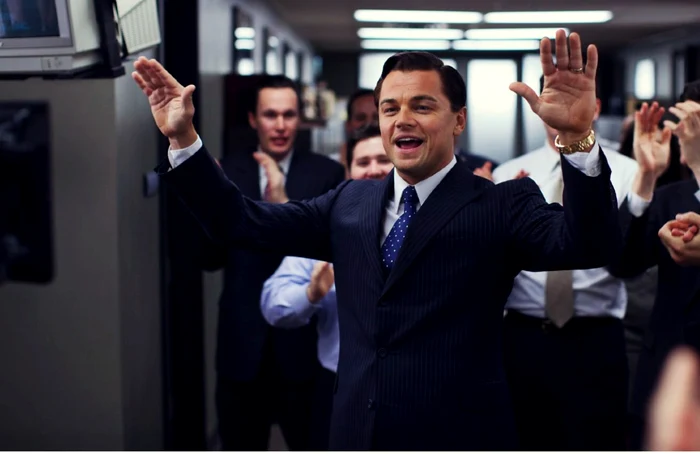 Leonardo DiCaprio, în rolul lui Jordan Belfort, din celebrul film "Lupul de pe Wall Street" (2013) FOTO IMDb.com