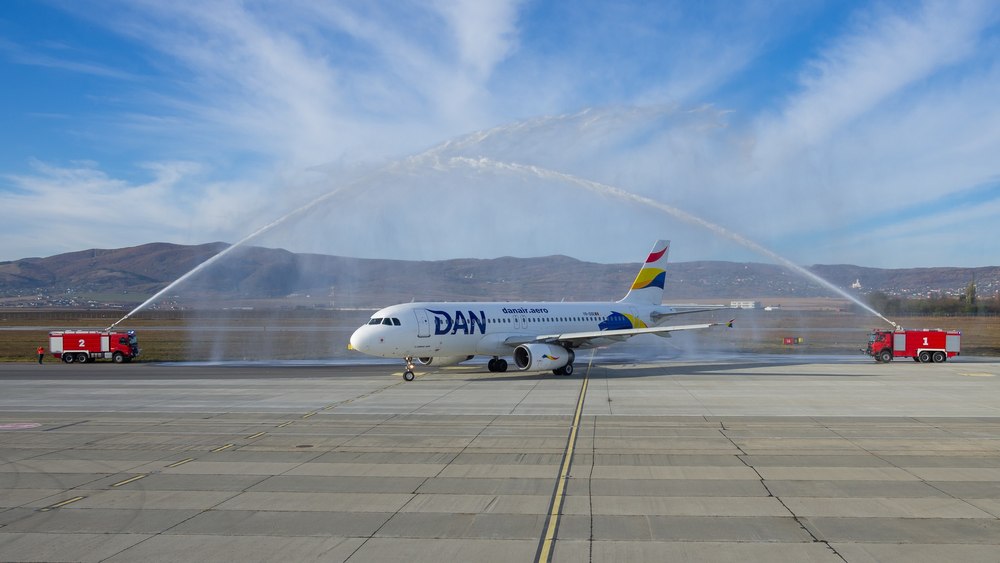 Dan Air a început zborurile de pe noul aeroport. Operatorul a lăsat Brașovul pentru Bacău 