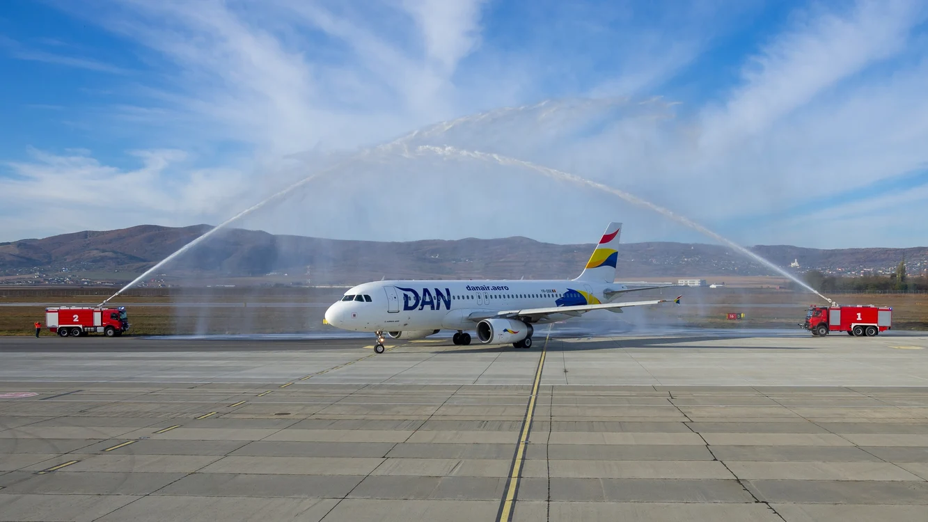 Primul zbor Dan Air la Bacău SURSA Aeroportul Bacău