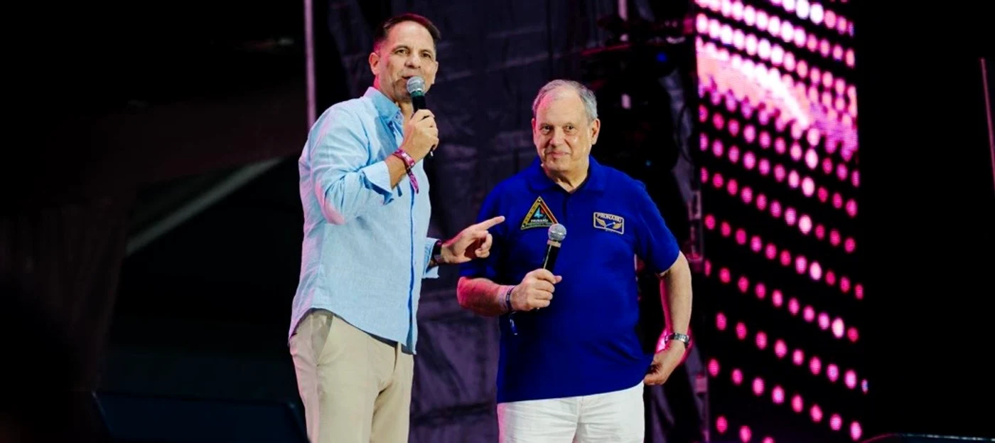 Dan Negru, alături de Dumitru Prunariu foto: Facebook 