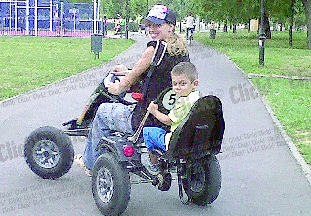 Soţia şi fiul îl susţin din tribune la toate meciurile!