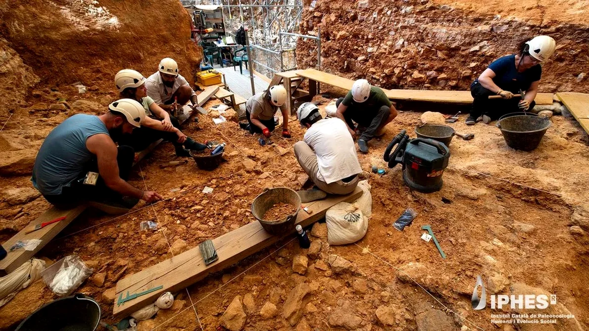 Săpături arheologice la Gran Dolina din Spania, unde cercetătorii au găsit dovezi de canibalism la adulții de Homo antecessor (© Maria D. Guillén / IPHES-CERCA)
