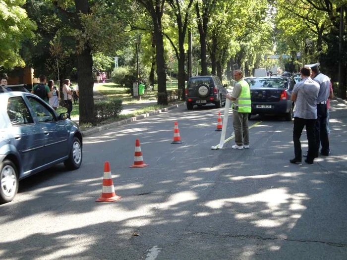 Poliţiştii fac măsurători